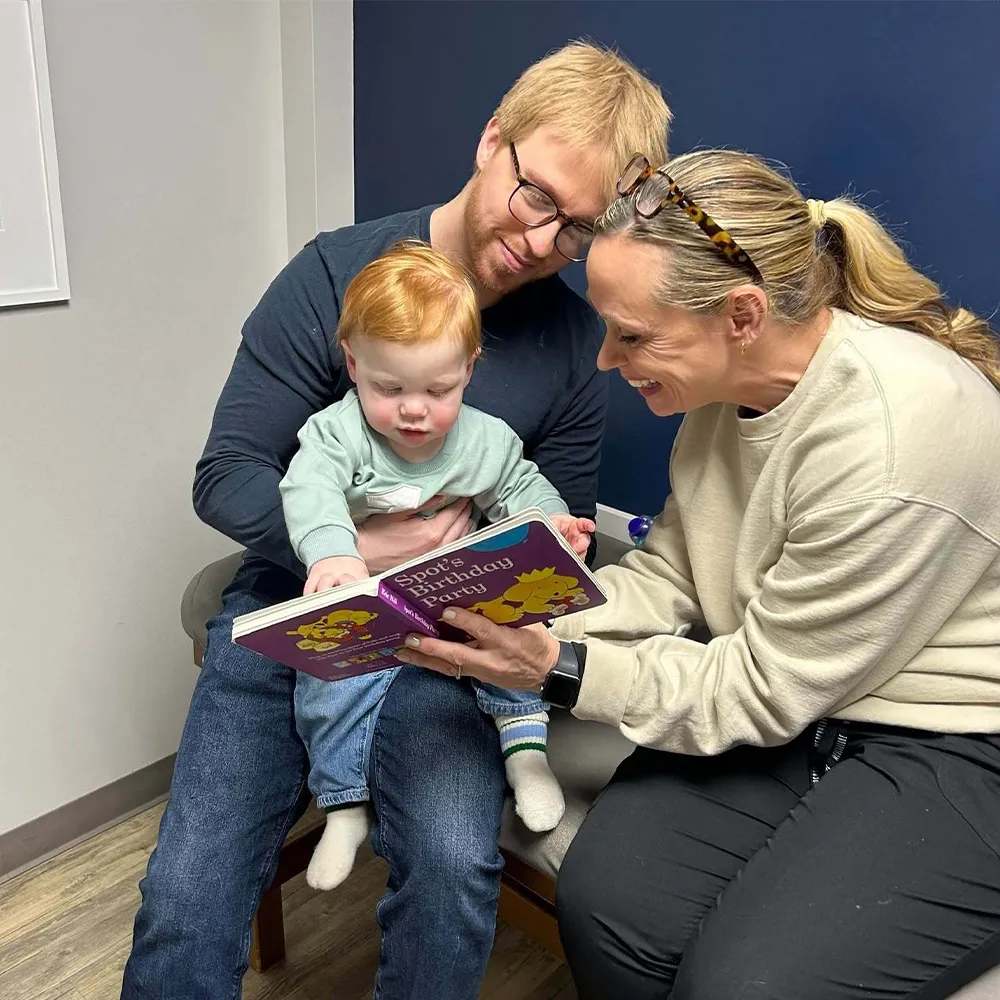 gallery-reading-child
